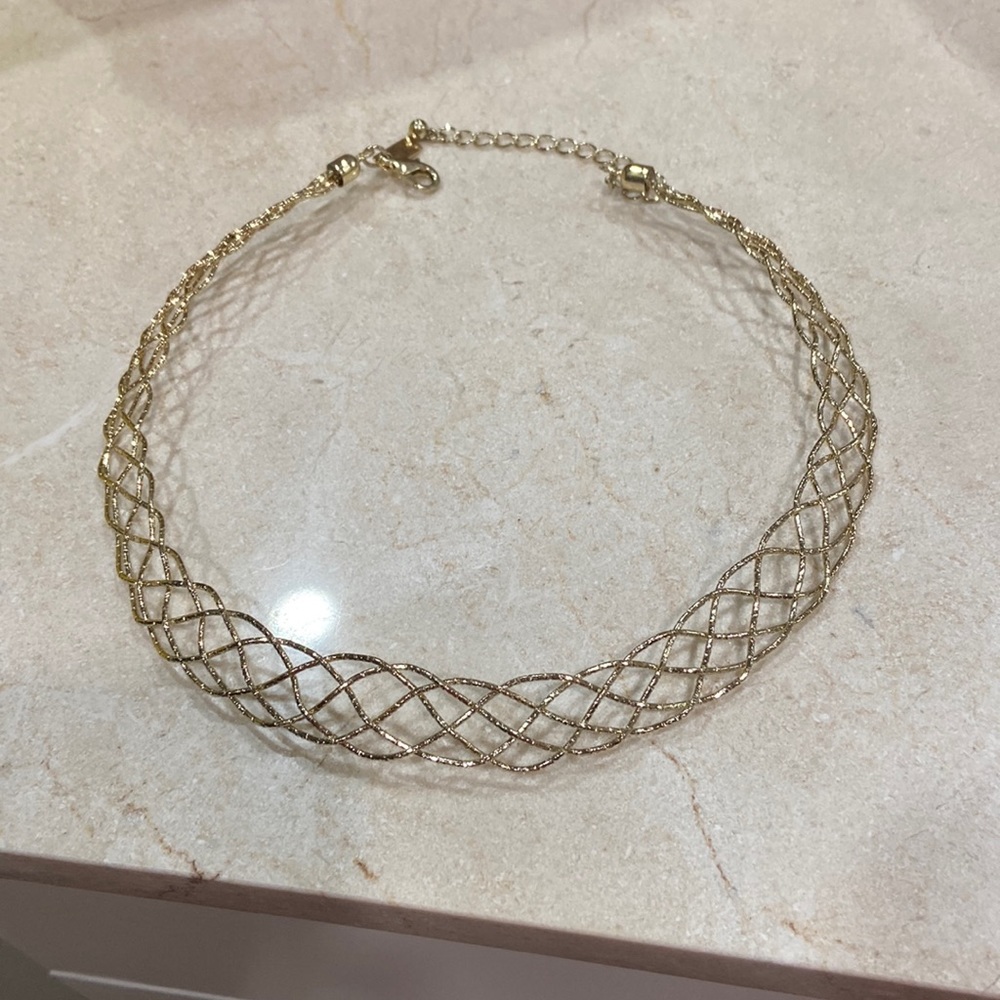 Pretty choker